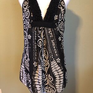 Max Studio Black & White Top Deep V Neckline